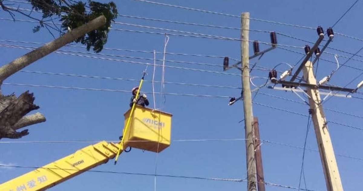 Trabajadores de la Unión Eléctrica de Cuba (Imagen referencial) © Unión Eléctrica UNE / Facebook