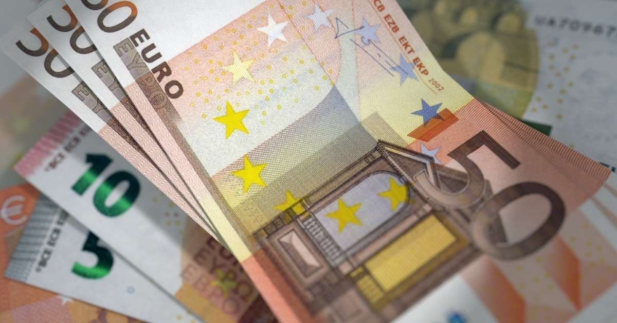 Euros © publicdomainpictures.net / axelle b