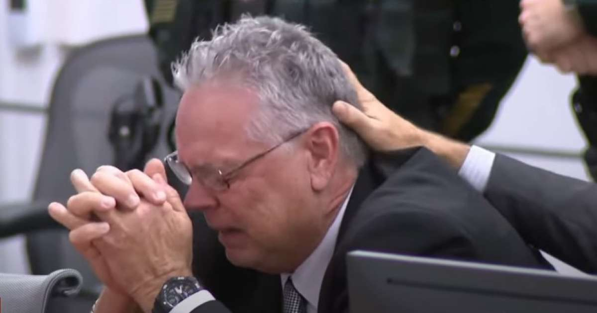 Scot Peterson llora al saberse libre © Captura de video de YouTube de Telemundo 51 Miami