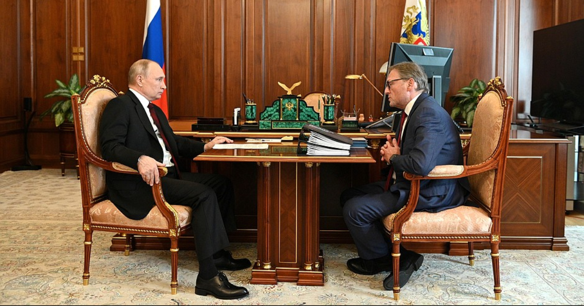 Vladimir Putin y Boris Titov despachan en el Kremlin © kremlin.ru