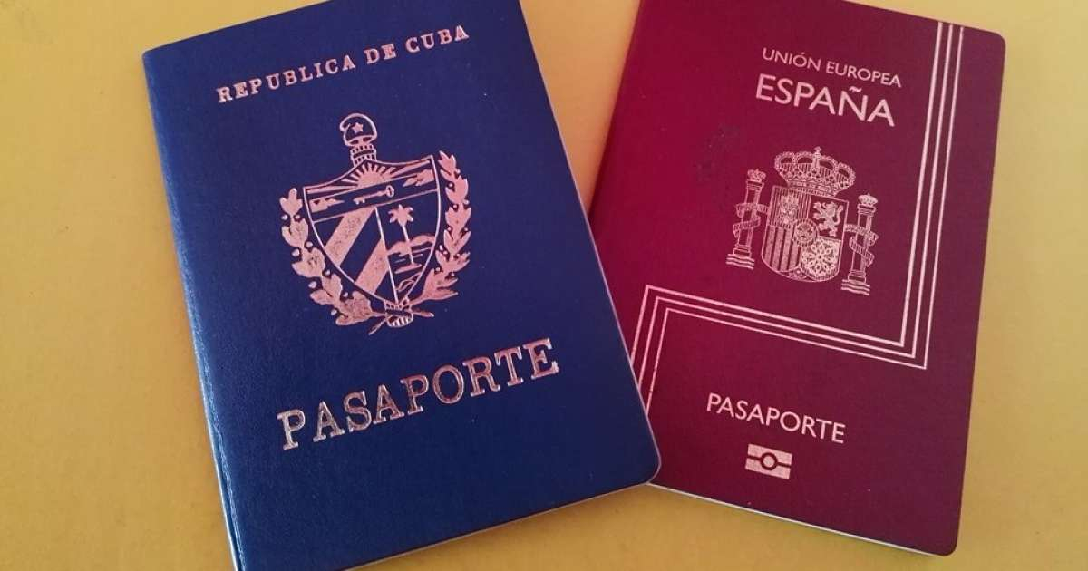 Pasaportes cubano y español © Facebook / Cubanos en España