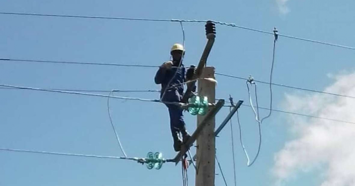 Trabajadores de la Unión Eléctrica de Cuba (Imagen referencial) © Unión Eléctrica UNE / Facebook