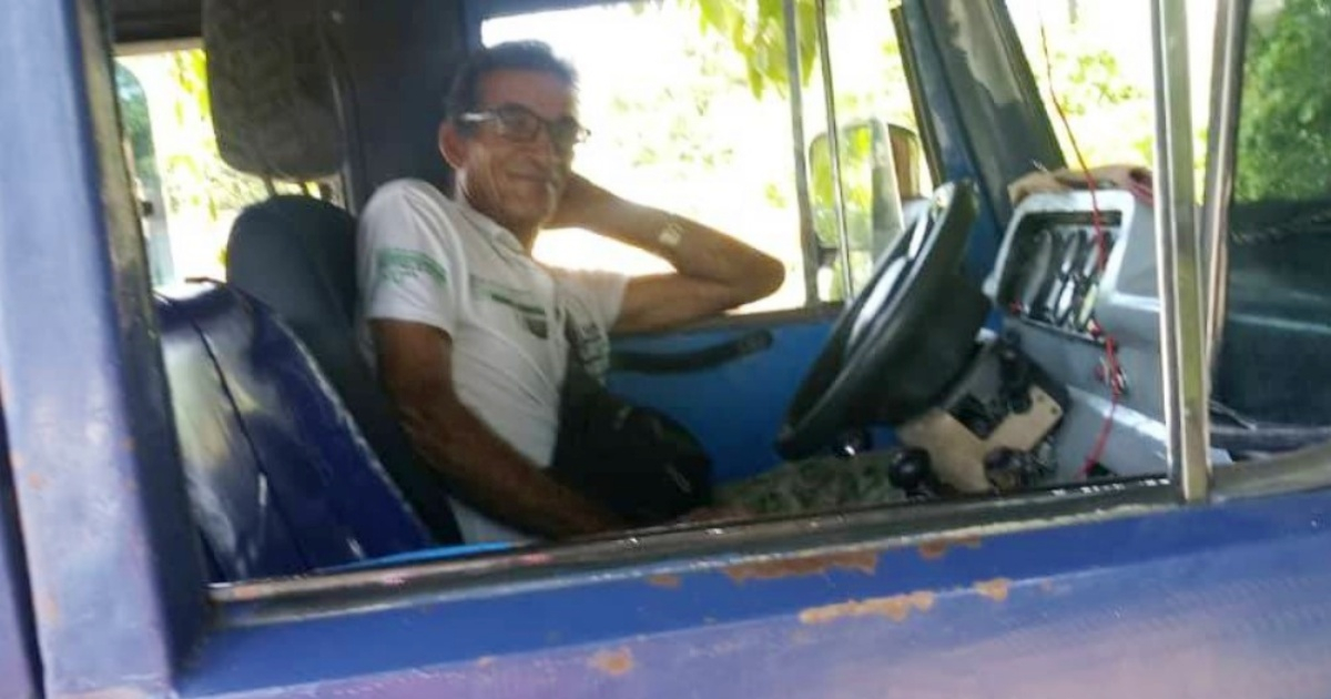 Chofer cubano que devolvió el teléfono olvidado en su vehículo © Facebook