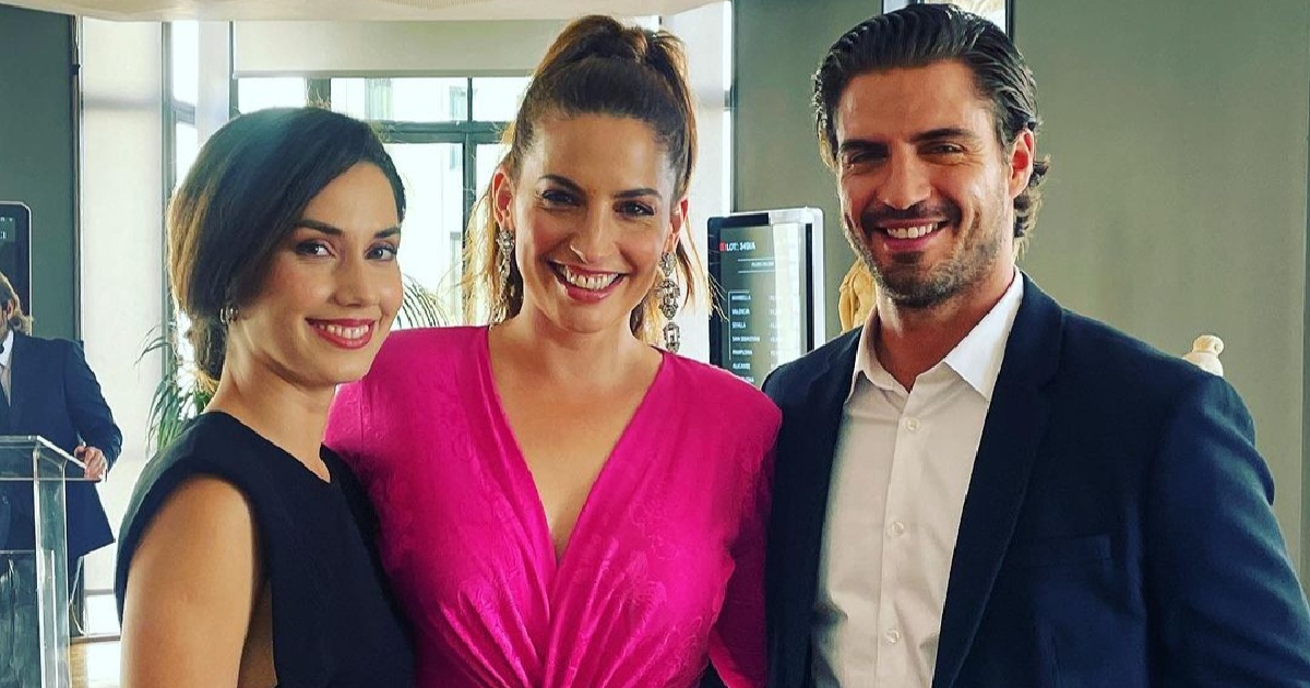 Laura Ramos junto a sus colegas Ximena Romo y Maxi Iglesias © Instagram de la actriz
