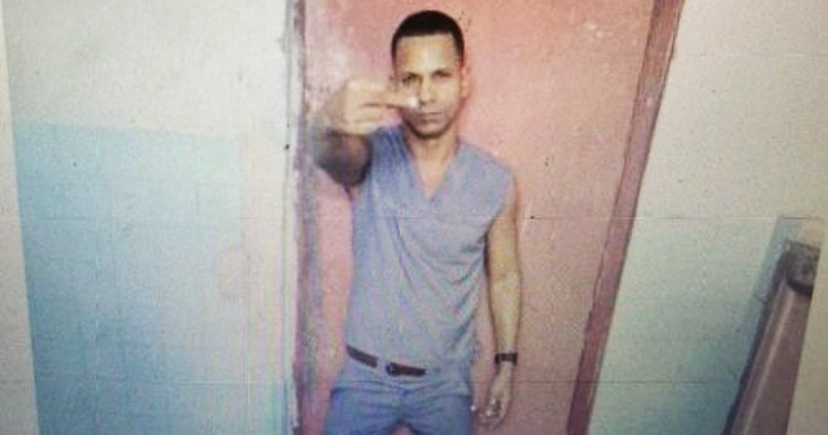 Maykel Osorbo en prisión, foto reciente y sacada clandestina. © Facebook/Anamely Ramos