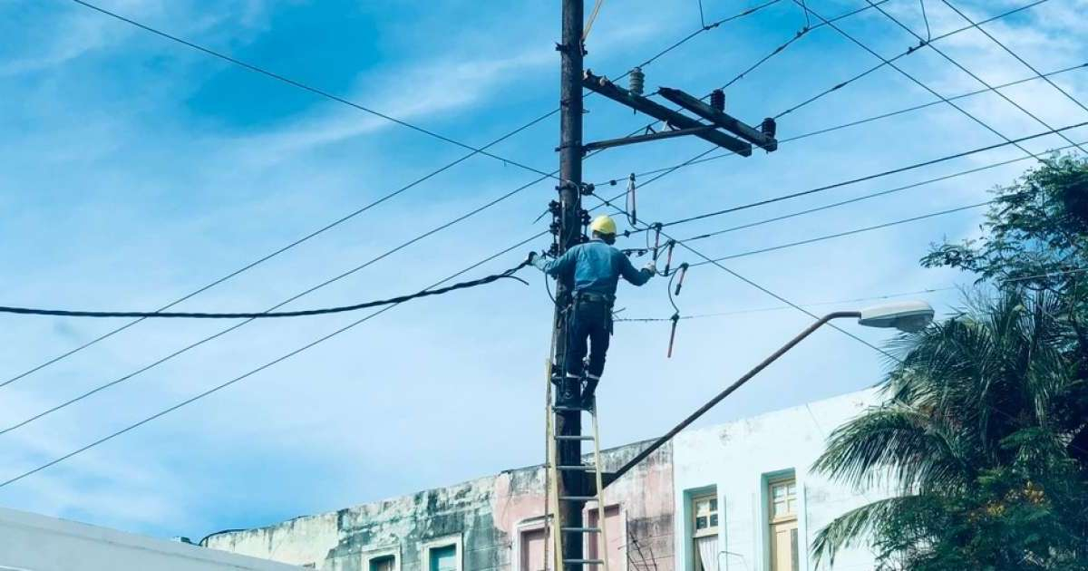 Trabajador de la Unión Eléctrica de Cuba (Imagen referencial) © Unión Eléctrica UNE / Facebook