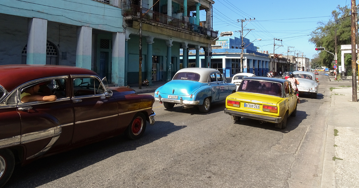 Taxis en La Habana © CiberCuba