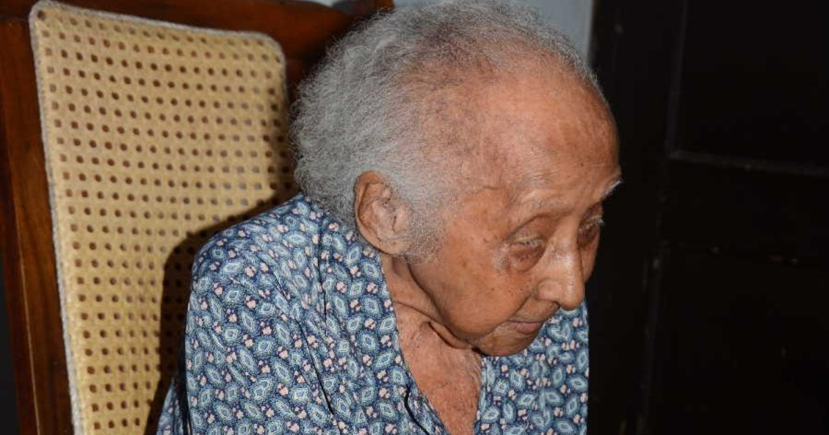 Cira Delia Vegas Pérez, a meses de cumplir 103 años © Escambray / Vicente Brito