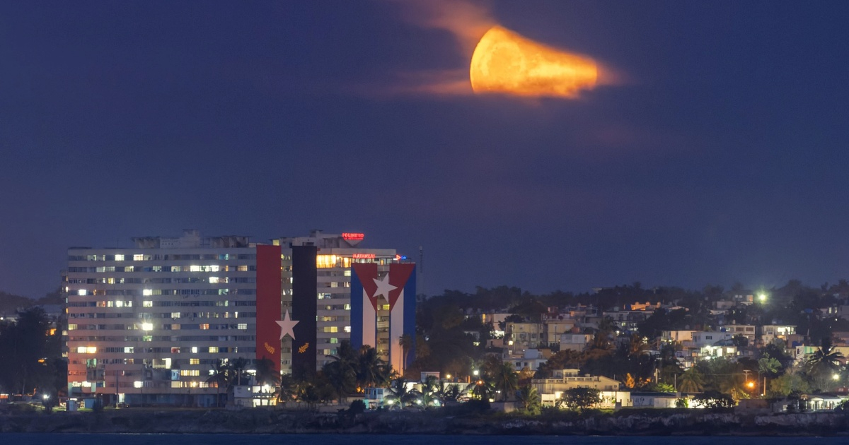 Primera superluna de agosto en Matanzas © Facebook/Raúl Navarro