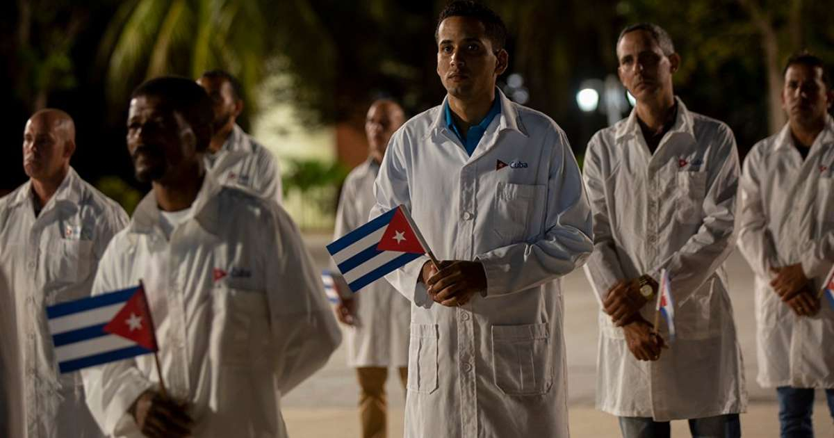 Médicos cubanos © radioreloj.cu