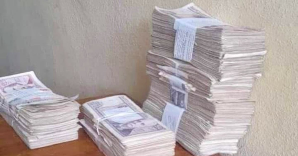 Varios fajos de billetes de 50 pesos en un presunto anuncio de venta de dinero en Cuba © Redes sociales