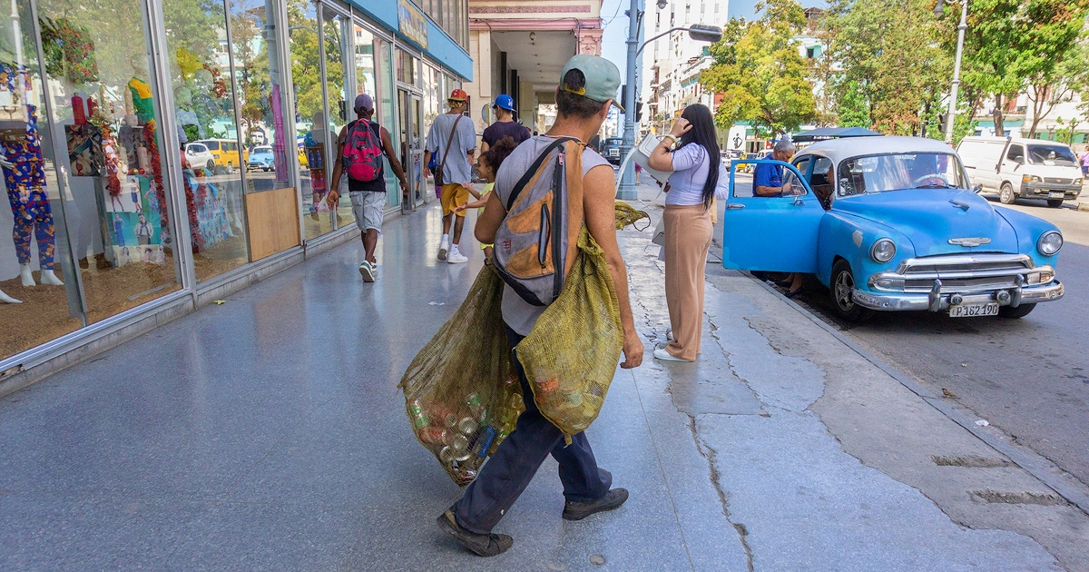 Personas en la calle en La Habana (Imagen de referencia) © CiberCuba