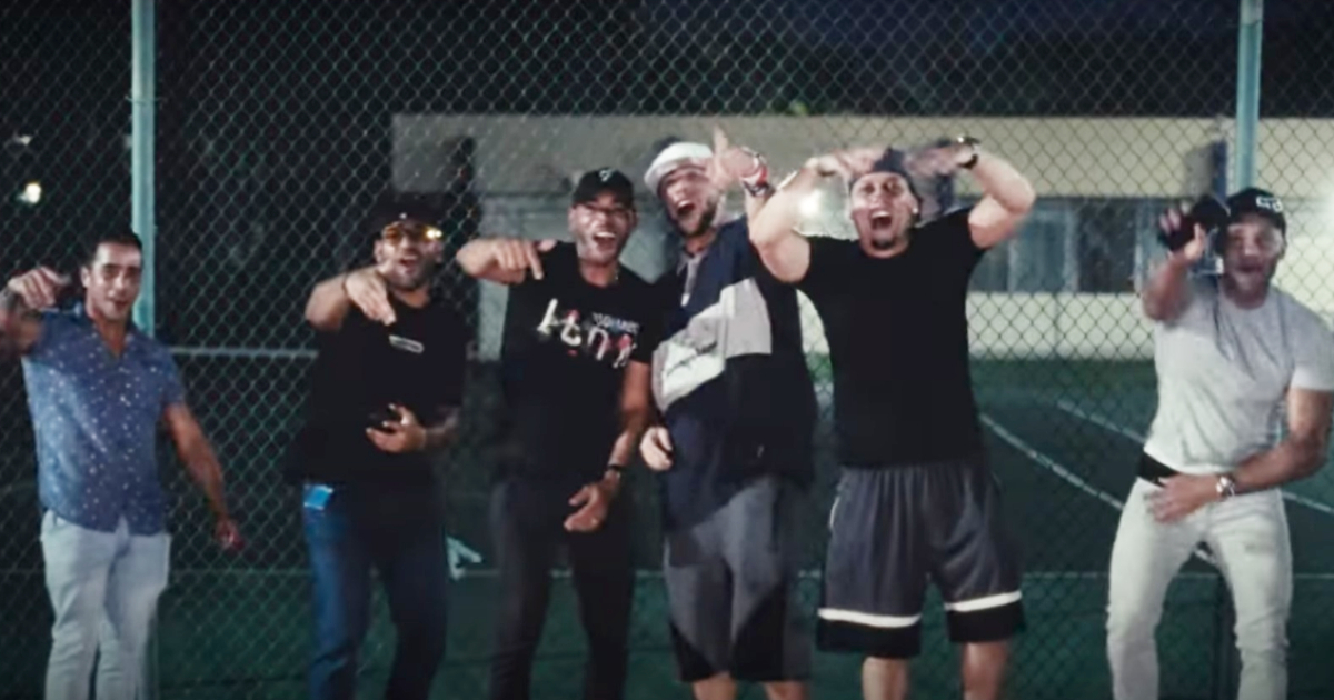 El Funky, El Racie y amigos rapean en contra del Festival © Captura de video YouTube / El Funky