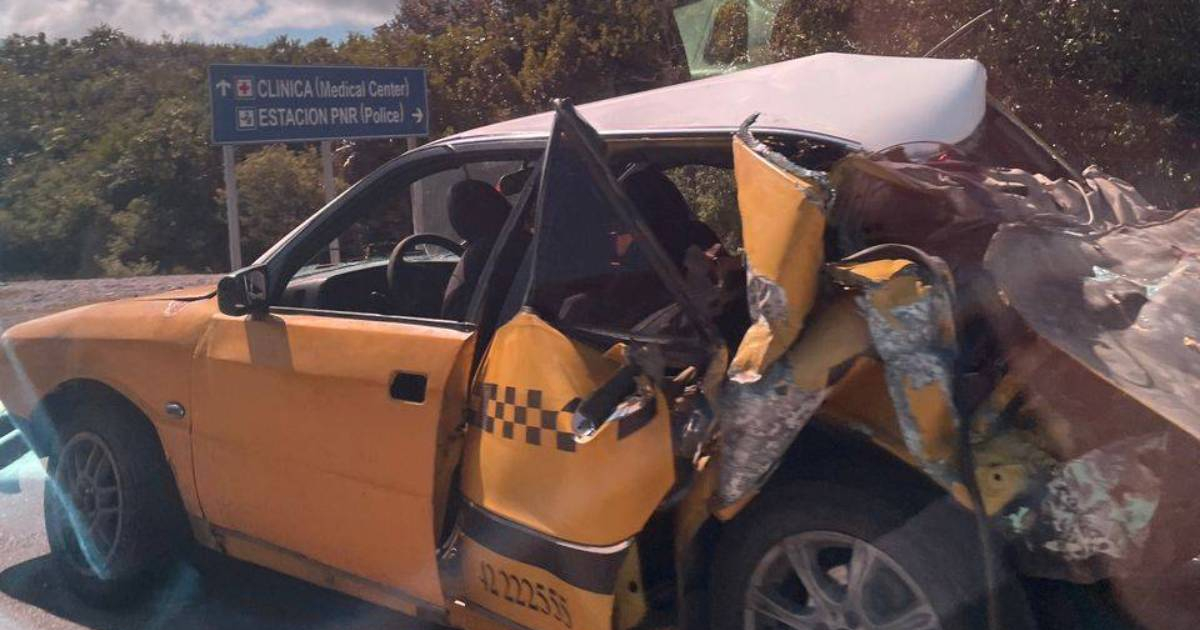 Taxi involucrado en el accidente © Facebook Accidentes de Buses y Camiones