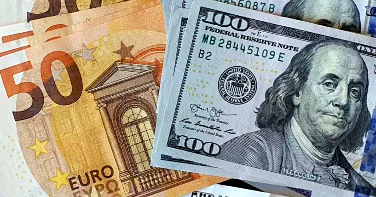 Euros y dólares (imagen de referencia) © CiberCuba