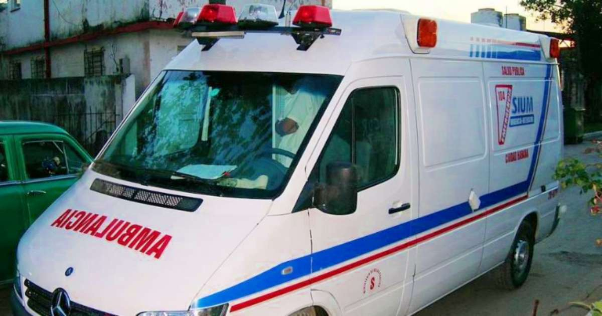 Ambulancia (imagen de referencia) © Facebook / ACCIDENTES BUSES & CAMIONES por más experiencia y menos víctimas!