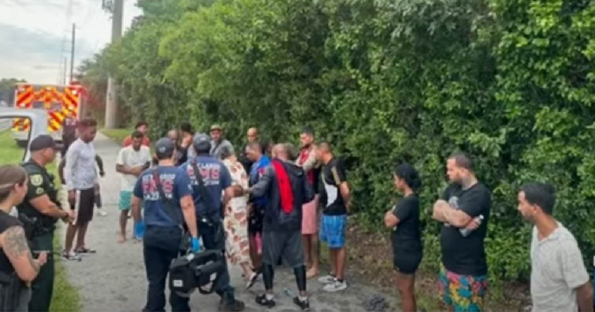 Migrantes cubanos detenidos por las autoridades tras su arribo a Key Largo © Captura de video de YouTube/WPLG Local 10