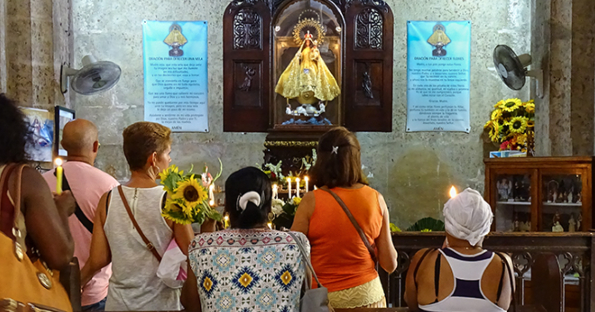 Altar a la Virgen de la Caridad © CiberCuba