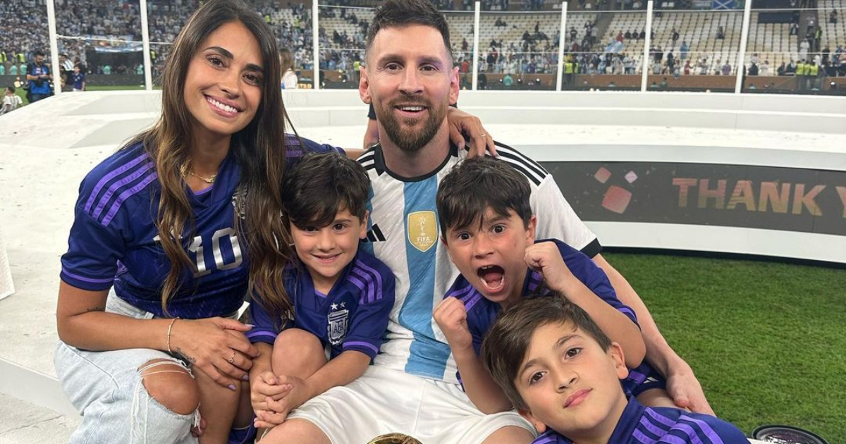 Leo Messi y Antonela Roccuzzo con sus hijos © Instagram / Antonela Roccuzzo