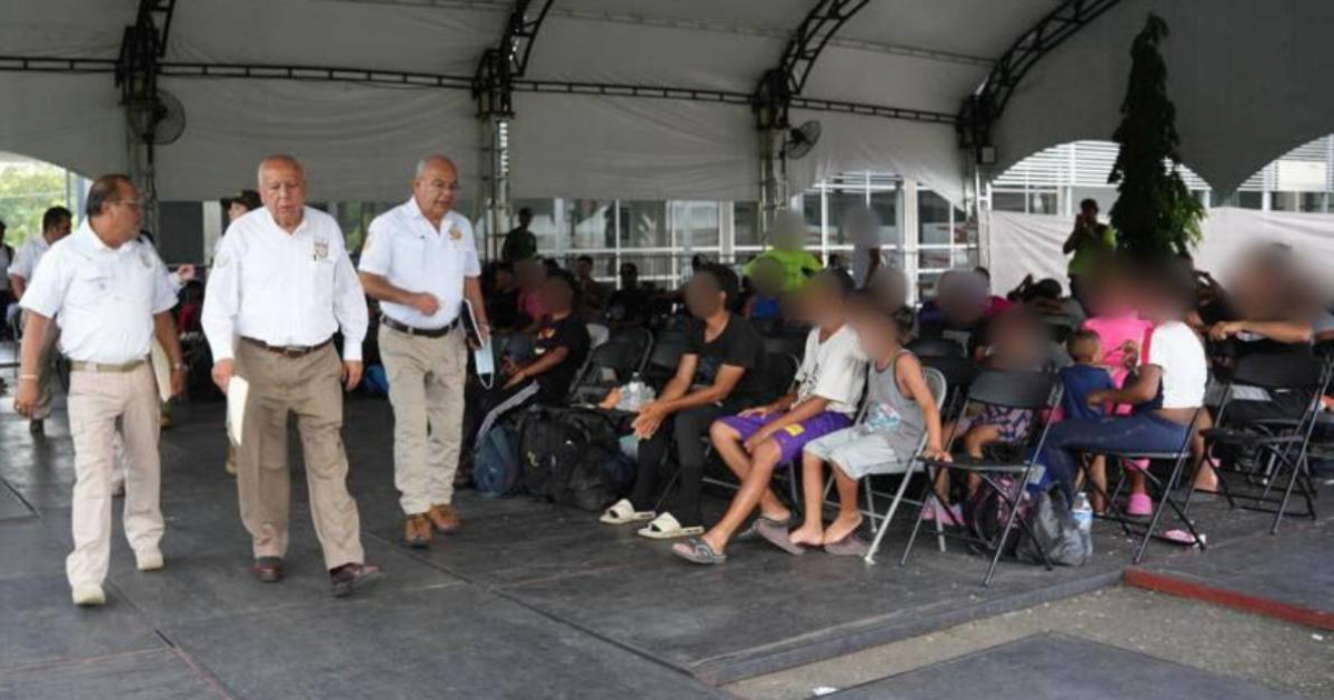 Funcionarios en México visitan instalaciones de atención a migrantes © Twitter INM México
