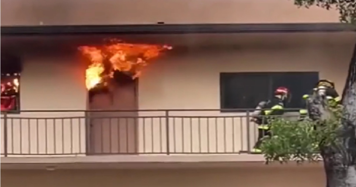 Incendio en apartamento de Miami © Captura de video / Local 10 News