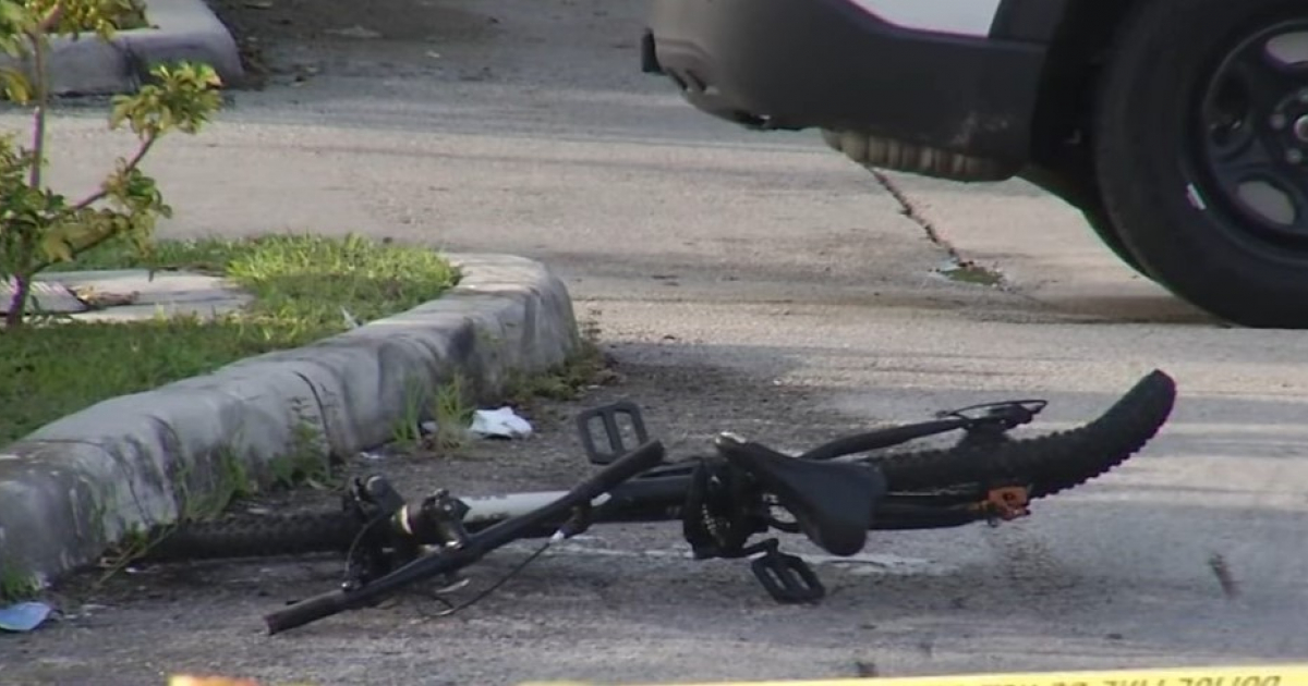 Bicicleta de la víctima en el lugar © Captura de video de YouTube de AmericaTeVe Miami