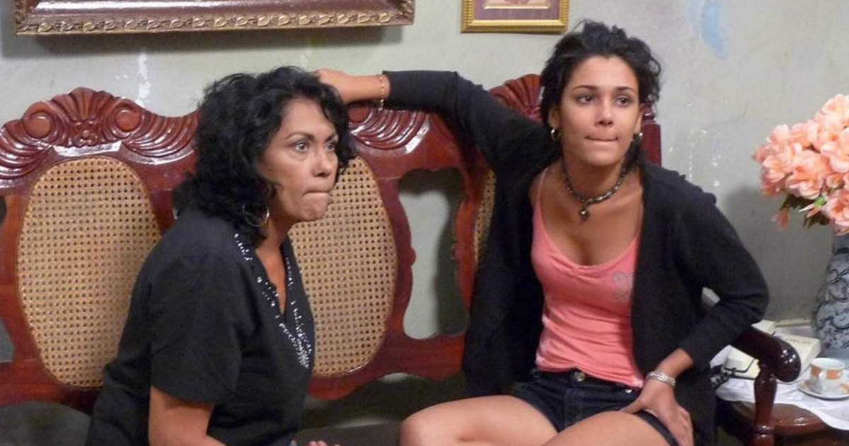 Camila Arteche y Alina Rodríguez durante la filmación de "Aquí estamos" © Instagram / Camila Arteche