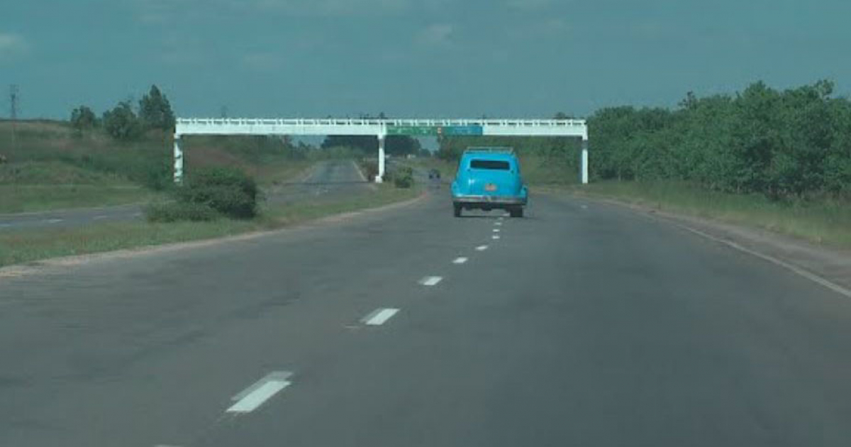 Autopista Nacional Pinar del Río-Habana © Facebook / ACCIDENTES BUSES & CAMIONES por más experiencia y menos víctimas!