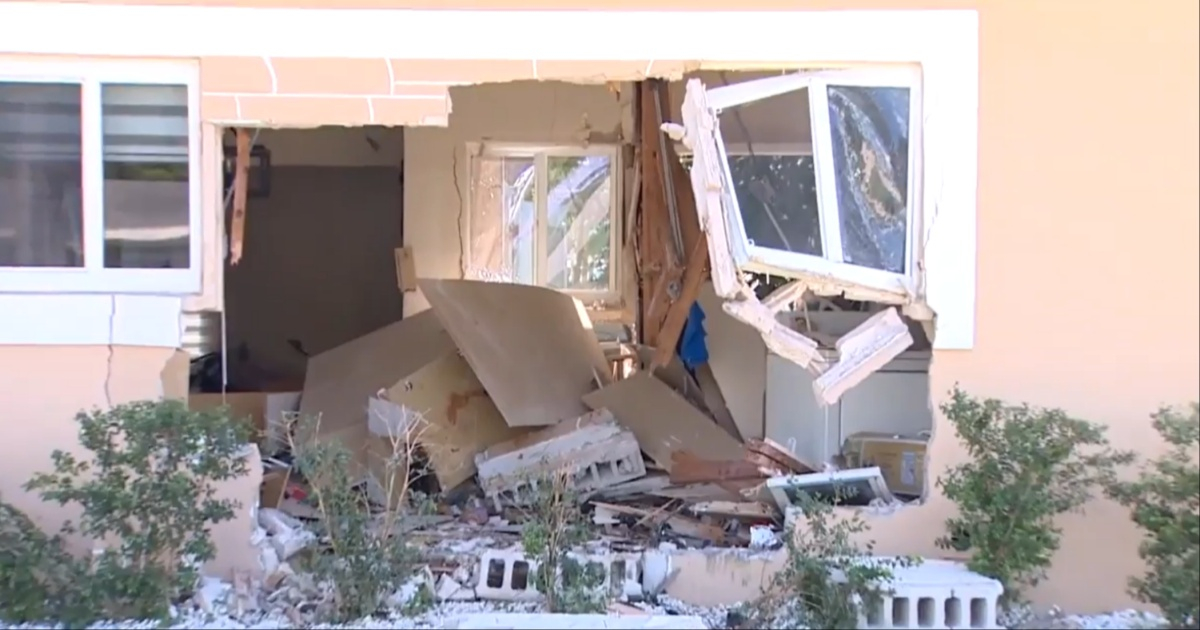 Casa contra la que se estrelló el conductor © Captura de video 7 News Miami