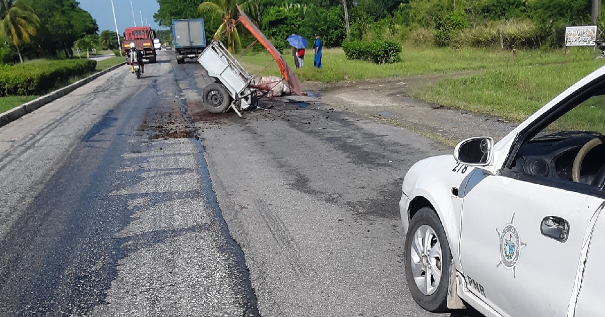 Choque de carreta y camión en la carretera de Maleza © Facebook/ACCIDENTES BUSES & CAMIONES por más experiencia y menos víctimas!