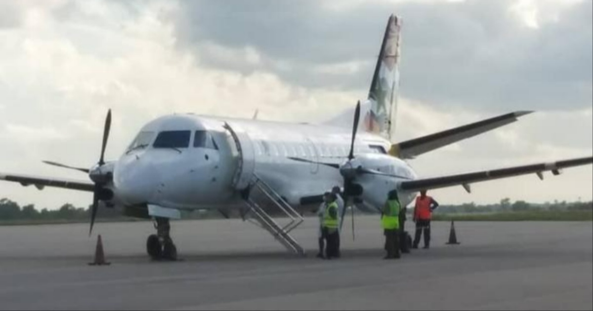 Vuelo de deportación desde Islas Caimán © Granma