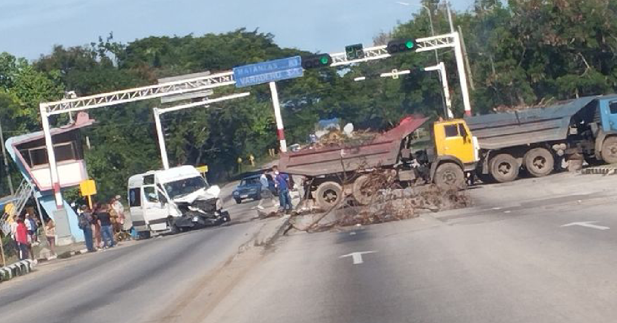 Accidente de tránsito en Alamar © ACCIDENTES BUSES & CAMIONES por más experiencia y menos víctimas! / Facebook / Oslaine Marti