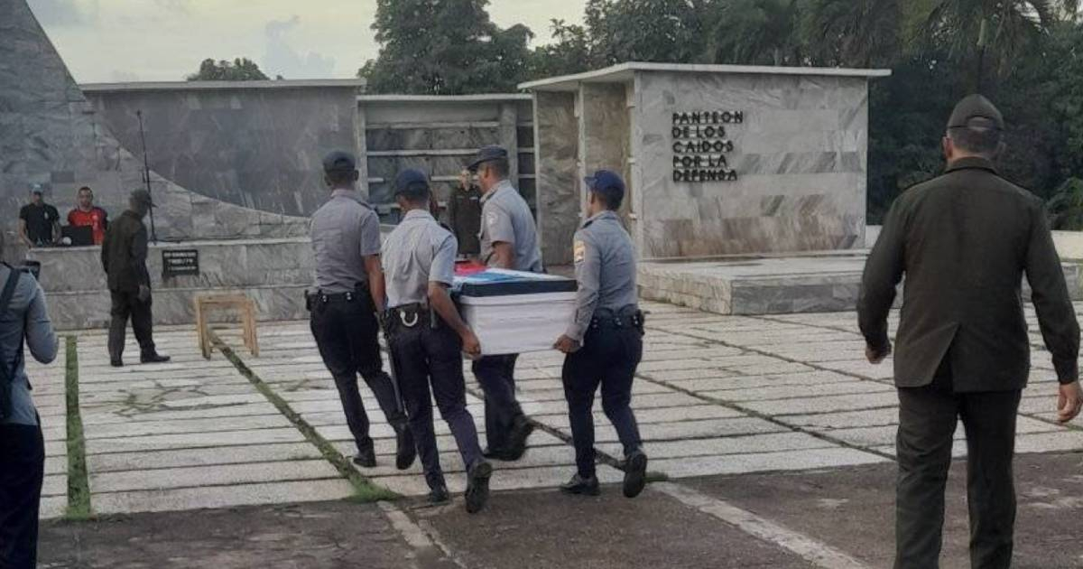 Entierro de policía cubano © Facebook / Sander Palmero