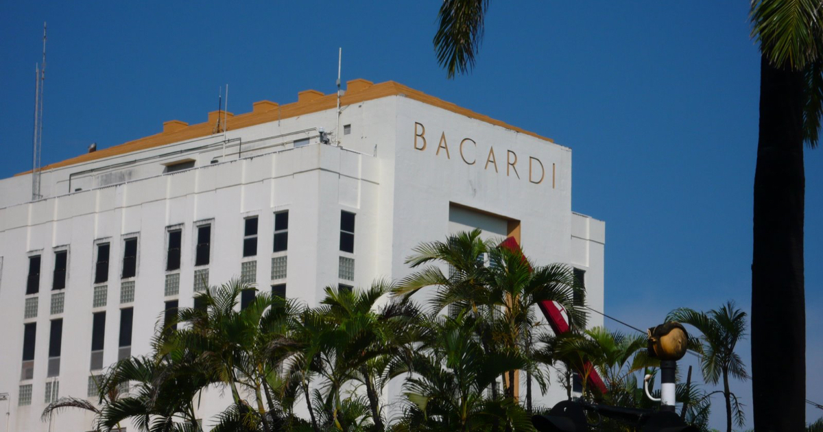 Fábrica de Bacardí en Puerto Rico © Wikimedia Commons