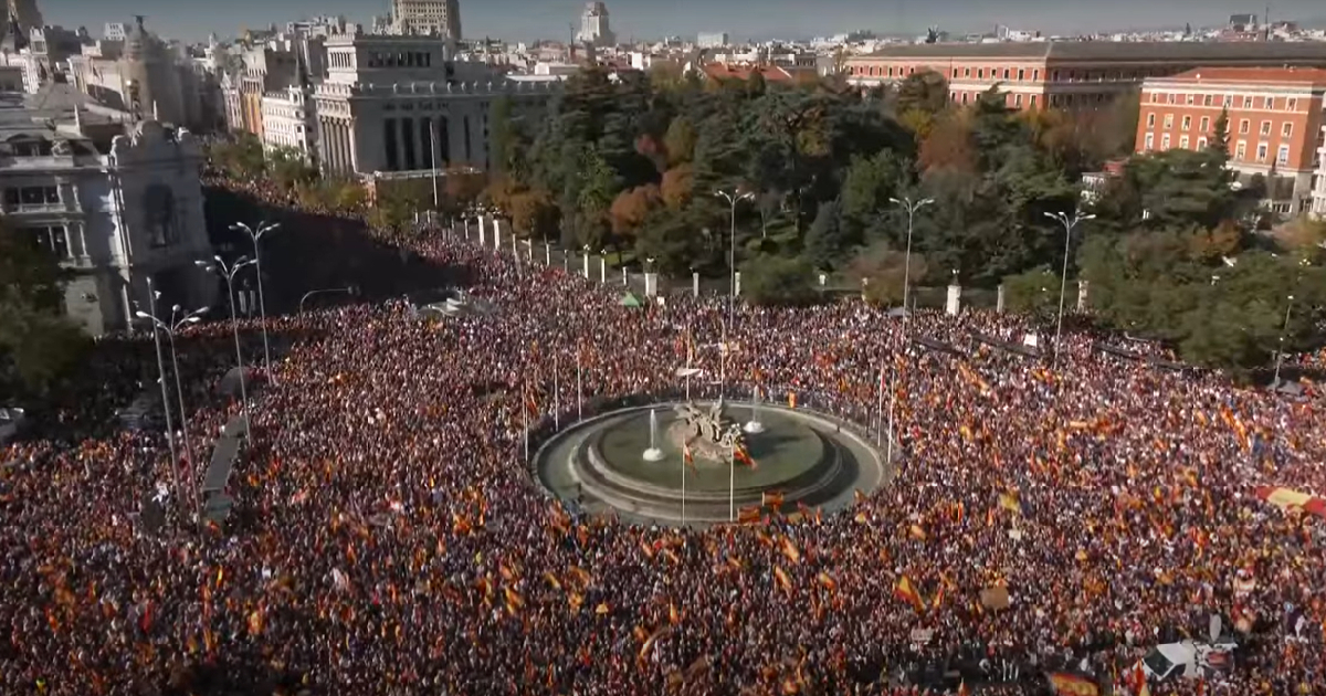Manifestación en la Plaza Cibeles, Madrid © Captura de Video/El País