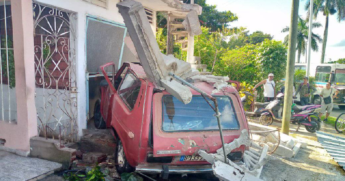 Carro estrellado en Sancti Spíritus © Facebook/ACCIDENTES BUSES & CAMIONES por más experiencia y menos víctimas!