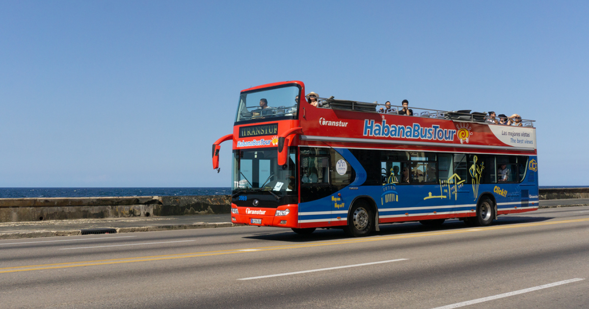 Turistas en el Malecón de La Habana © CiberCuba