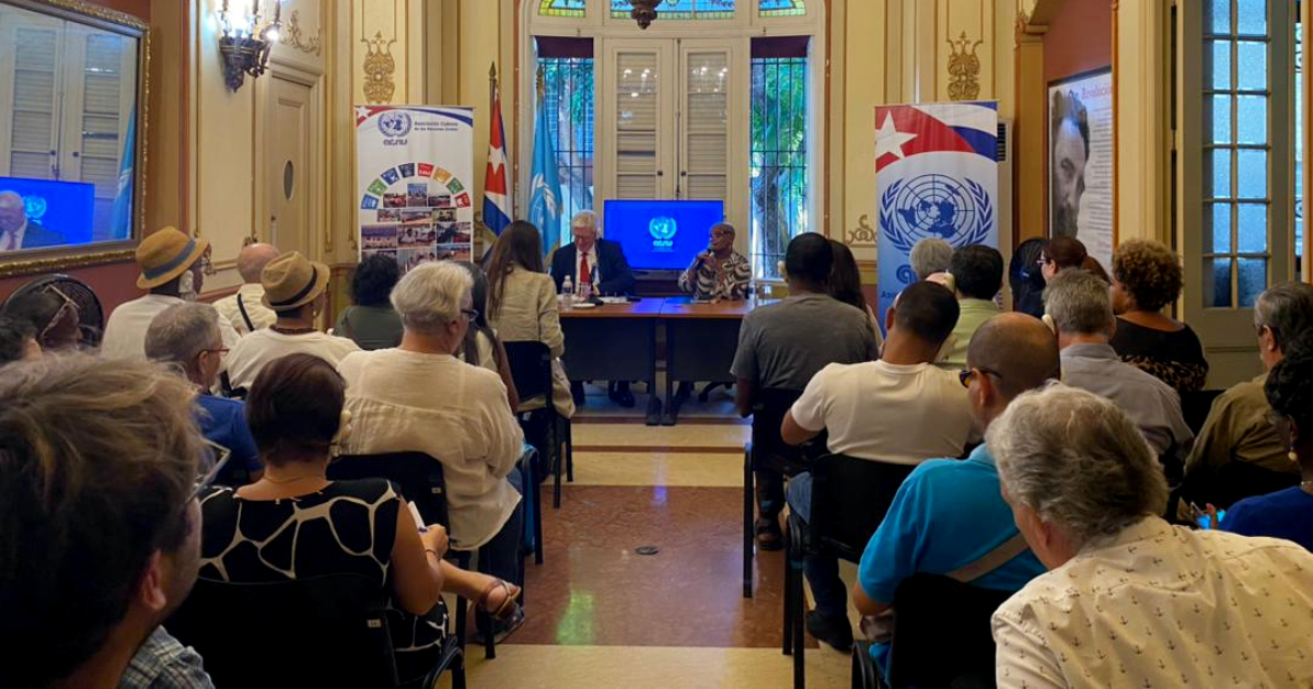Reunión de Eamon Gilmore con autoridades en La Habana © X / @AcnuCuba