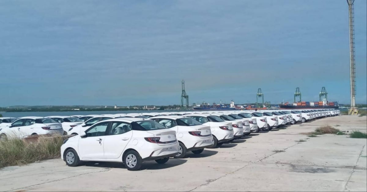 Autos Hyundai en el puerto del Mariel © Facebook / AUTOS DIPLOMÁTICOS EN CUBA