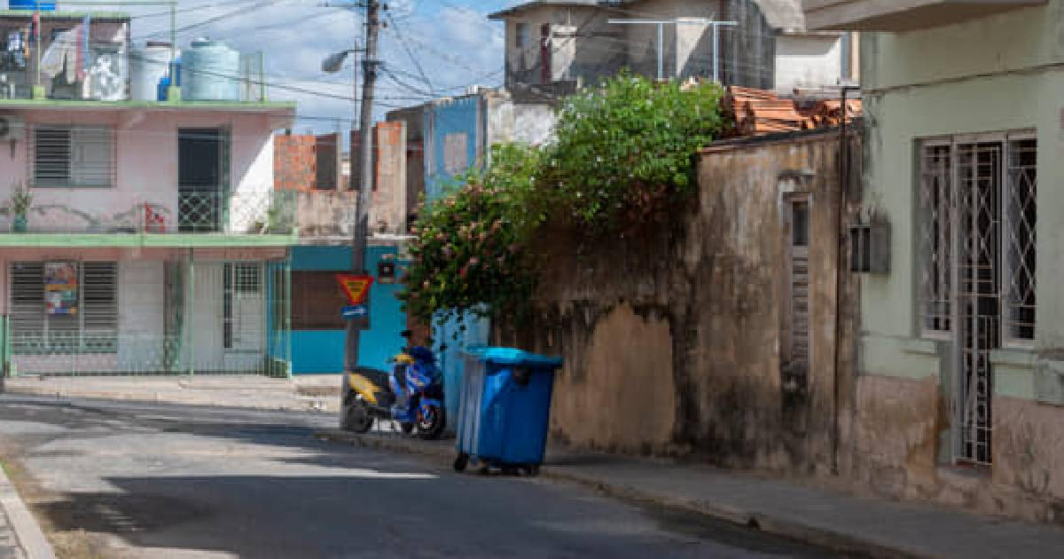 Bote de basura en calle de Pinar del Río © Facebook / Elguardiandel Aliento