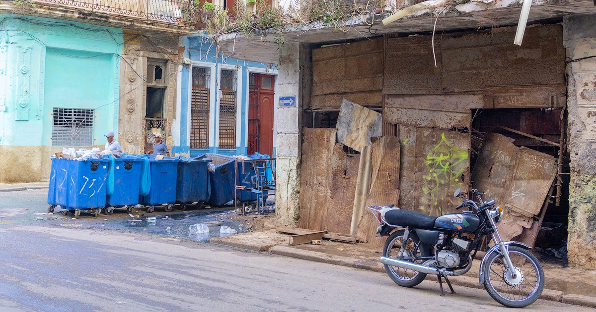 Moto parqueada en una calle (Imagen de referencia) © Cibercuba