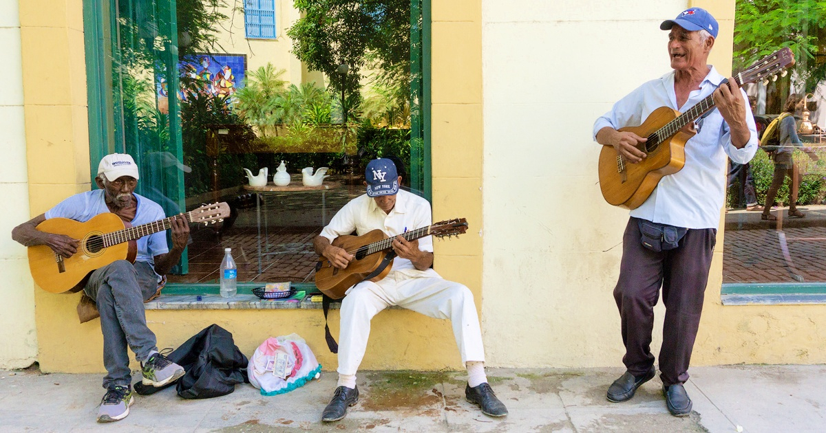 Trío de músicos cubanos callejeros en La Habana Vieja (Imagen de referencia) © CiberCuba