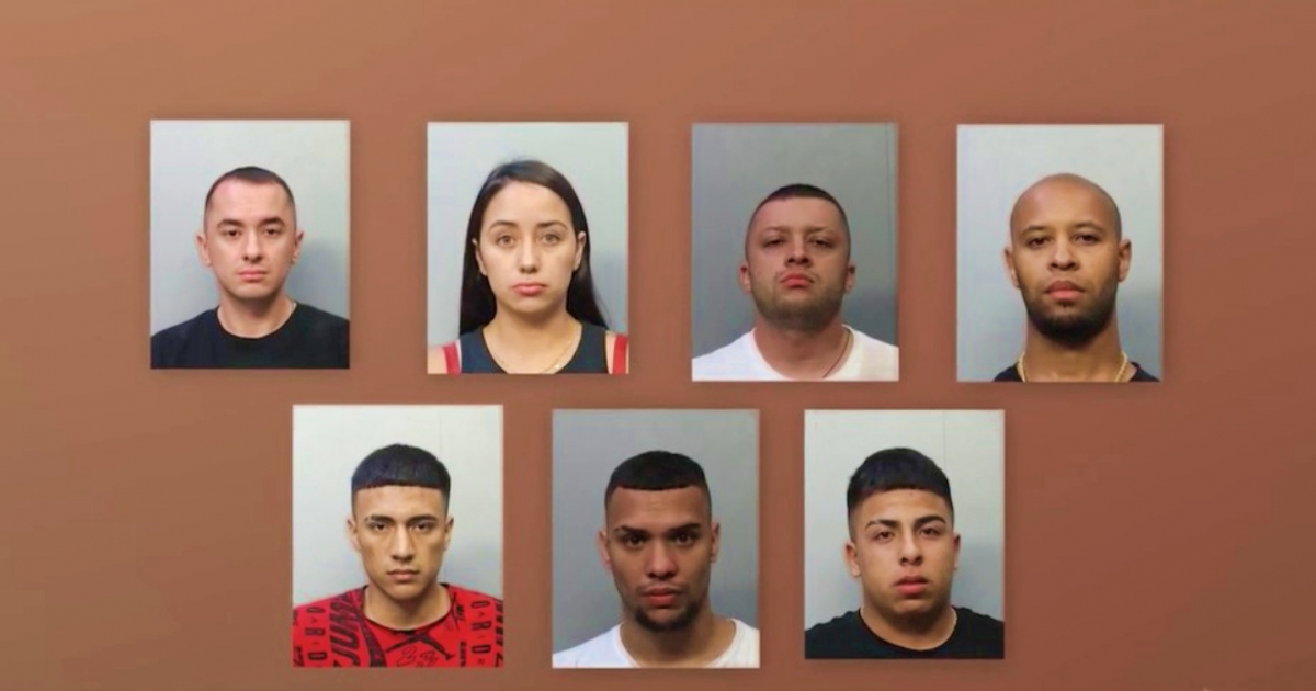 Los siete jóvenes arrestados © Captura de Telemundo 51