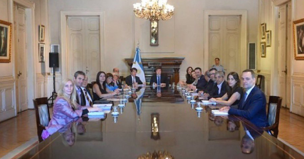 Milei y ministros argentinos © X/Javier Lanari