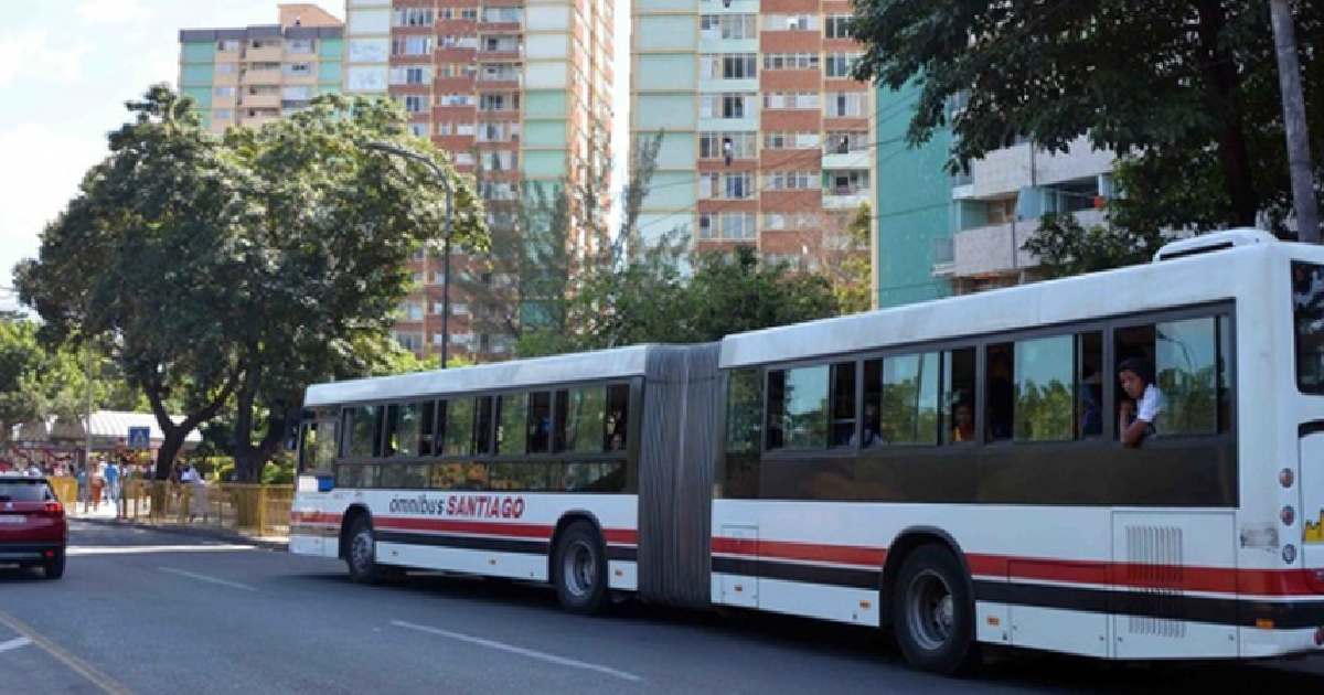 Transporte público en Santiago de Cuba © Sierra Maestra