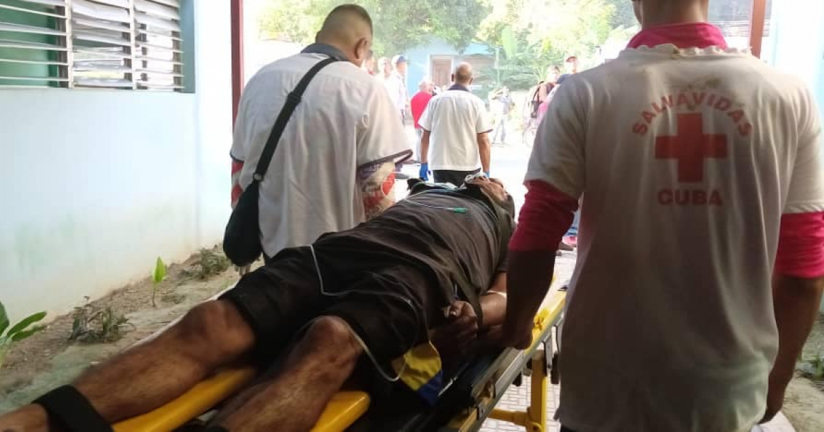 Herido en el accidente llega al hospital © Miguel Noticias / Facebook