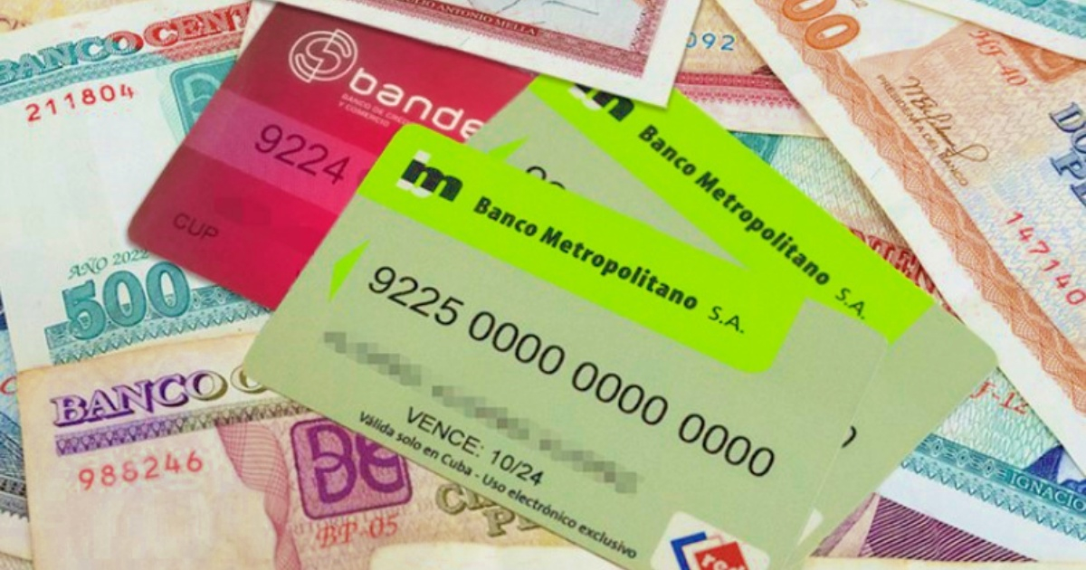 Dinero cubano y tarjetas de MLC © CiberCuba