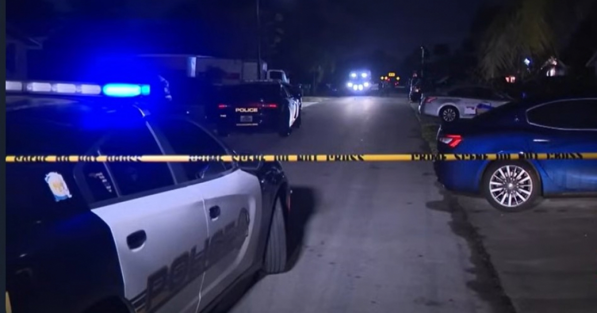 Carros de la Policía en el lugar del tiroteo © Captura de video de YouTube de AmericaTeVe Miami
