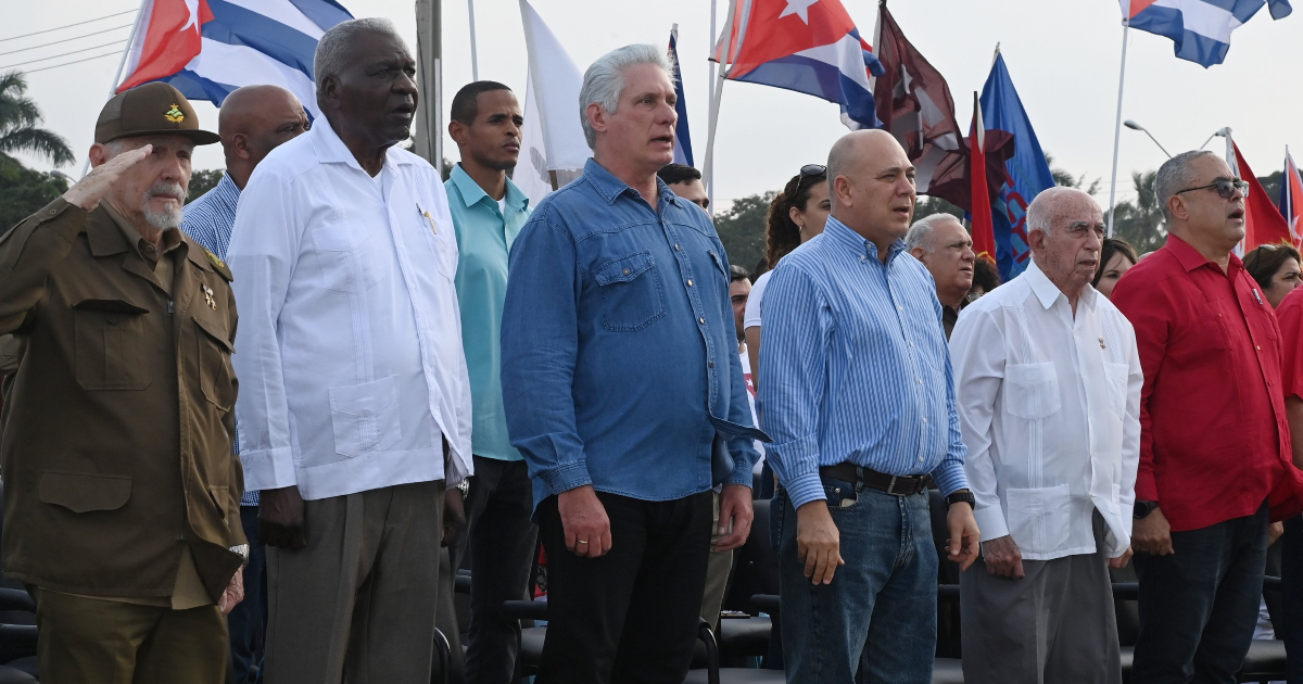 Dirigentes en Ciudad Escolar Libertad de Santiago de Cuba © Twitter / Presidencia Cuba