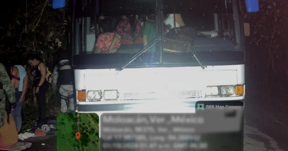 Autobús donde viajaban los cubanos © INM / Twitter